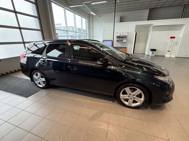 Toyota Auris vaihtoauto