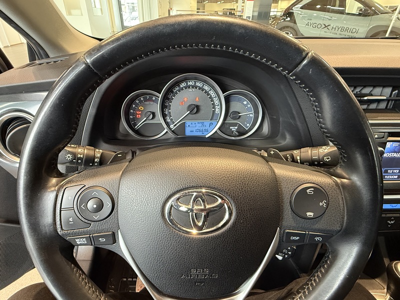 Toyota Auris vaihtoauto