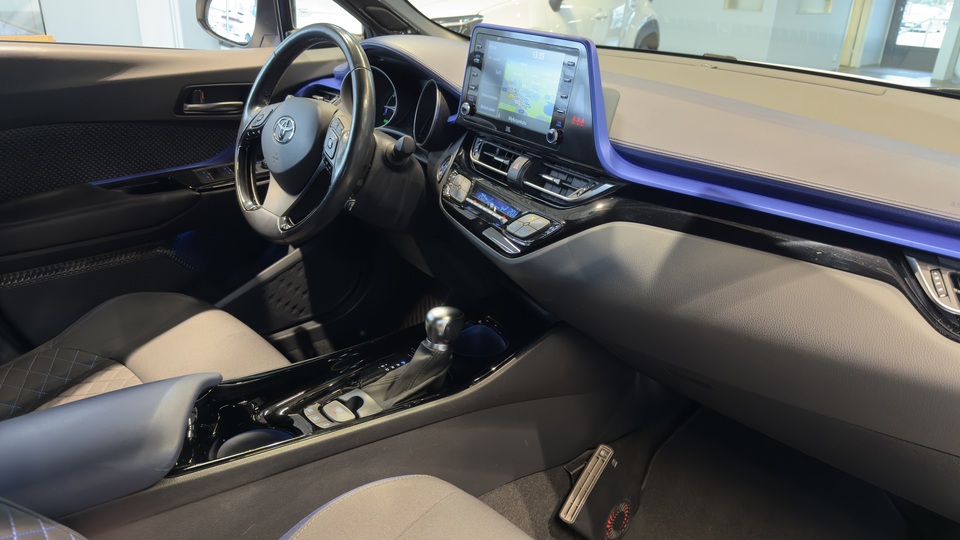 Toyota C-HR vaihtoauto