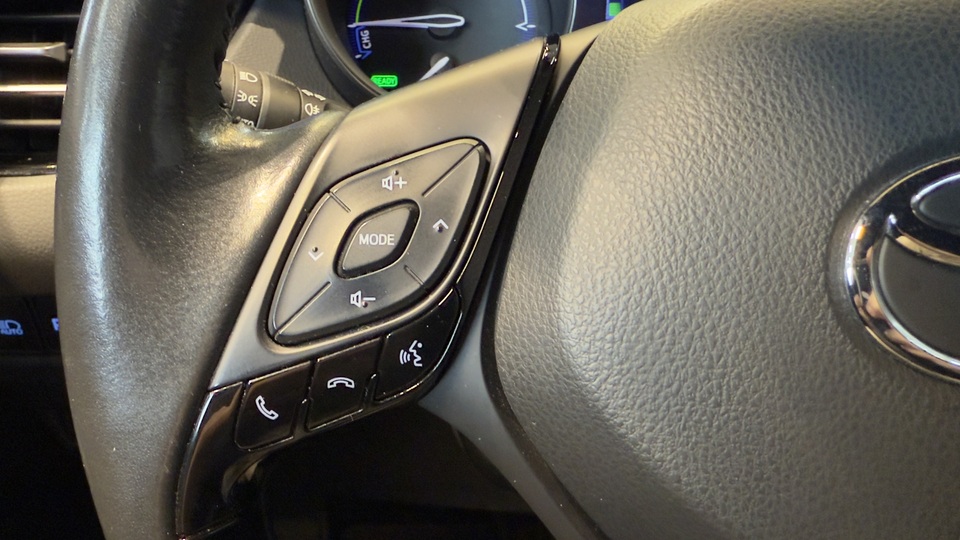 Toyota C-HR vaihtoauto