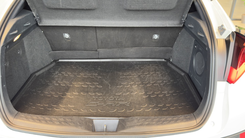 Toyota C-HR vaihtoauto