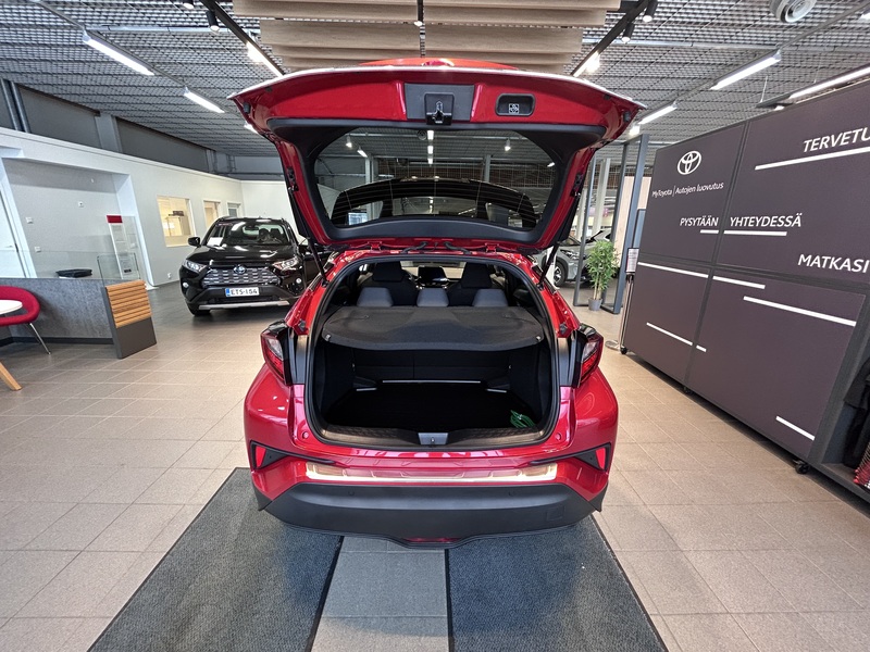 Toyota C-HR vaihtoauto