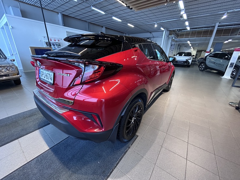 Toyota C-HR vaihtoauto