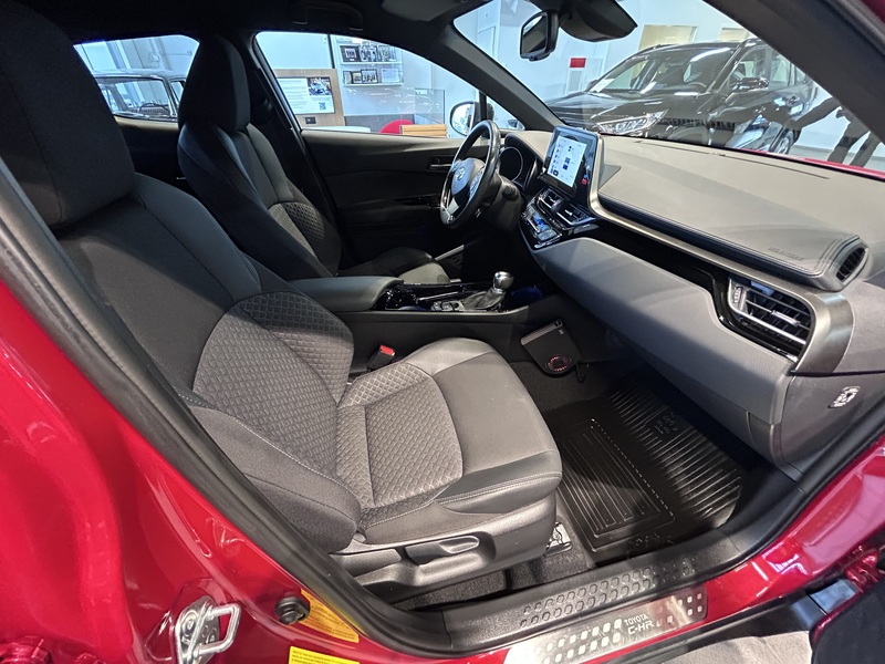 Toyota C-HR vaihtoauto