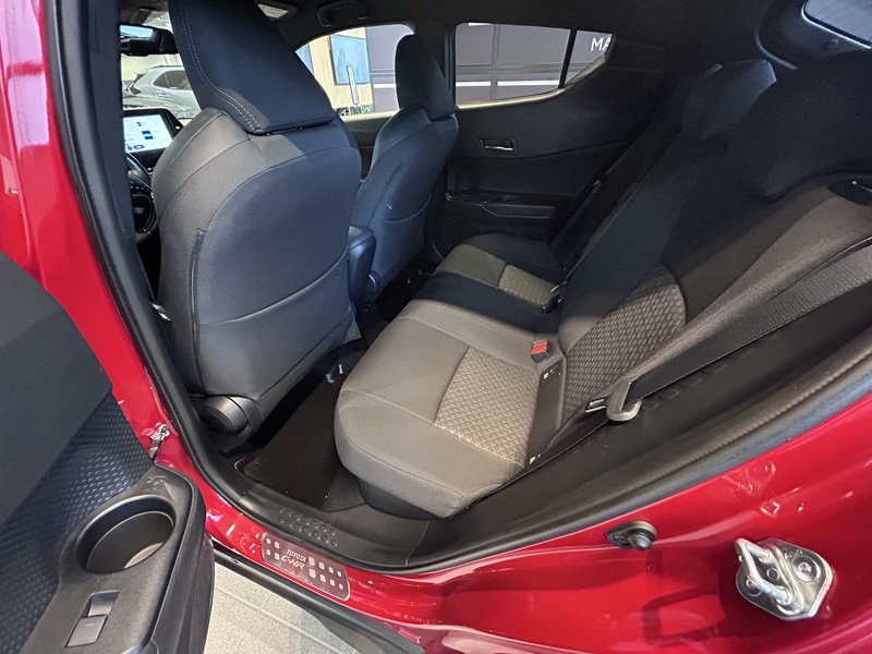 Toyota C-HR vaihtoauto