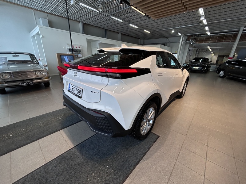 Toyota C-HR vaihtoauto