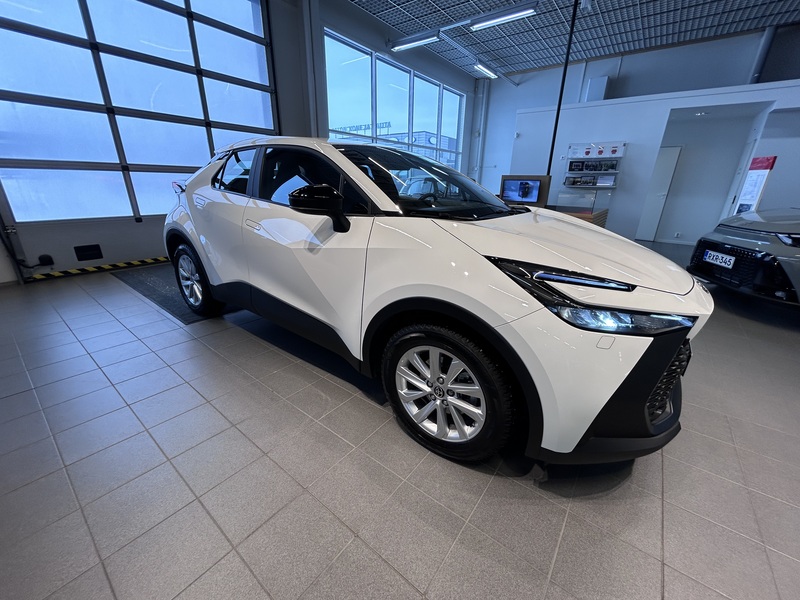 Toyota C-HR vaihtoauto