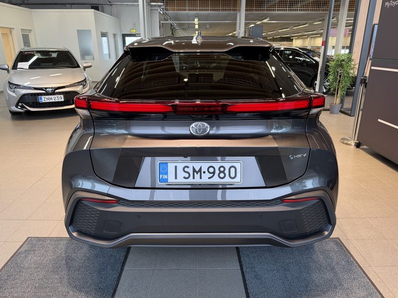 Toyota C-HR vaihtoauto