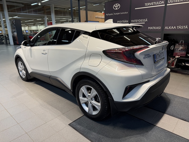 Toyota C-HR vaihtoauto