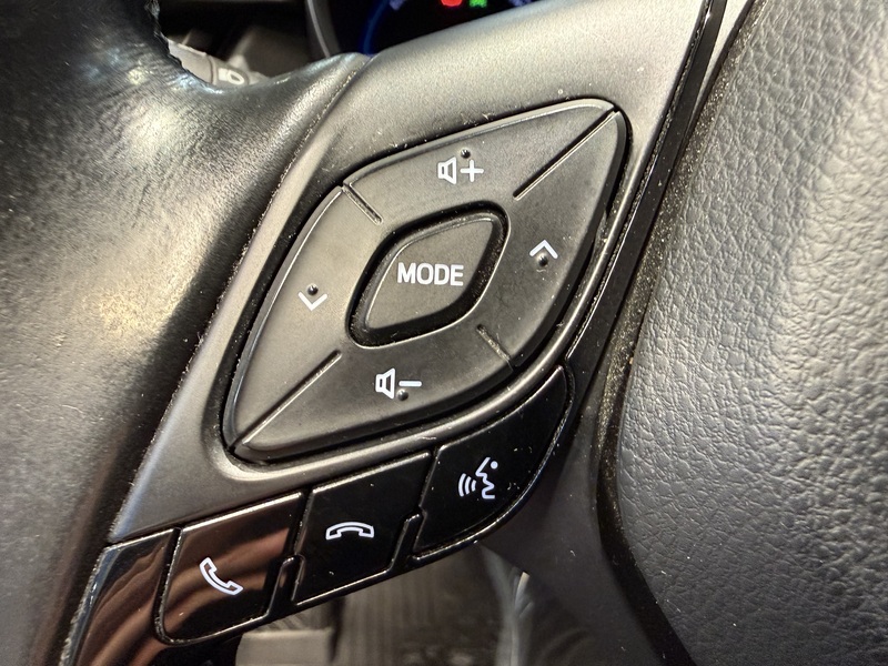 Toyota C-HR vaihtoauto