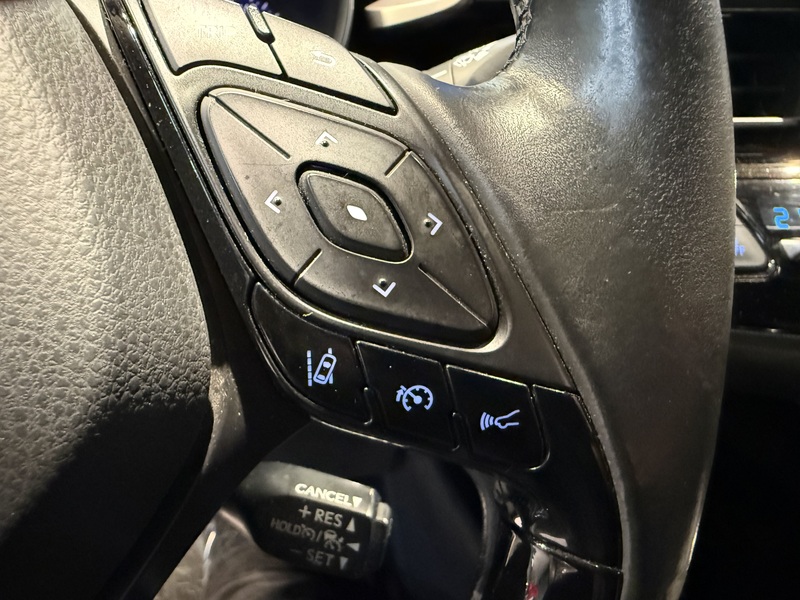 Toyota C-HR vaihtoauto