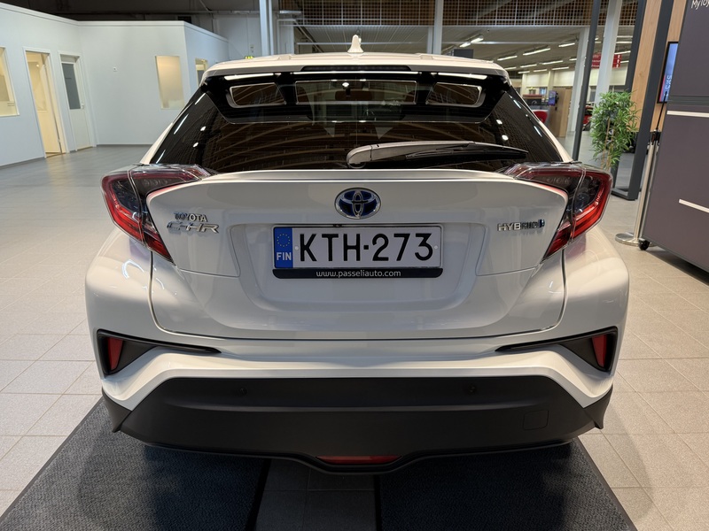 Toyota C-HR vaihtoauto