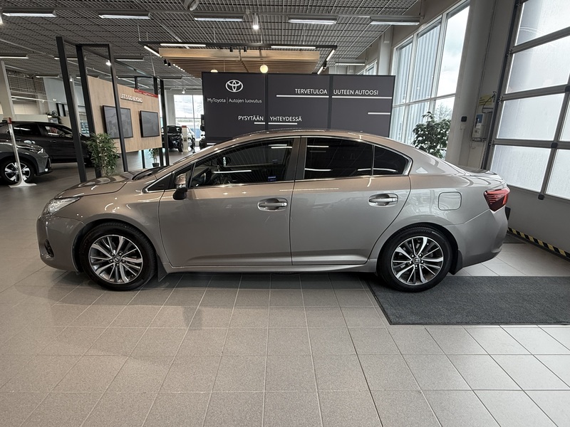 Toyota Avensis vaihtoauto