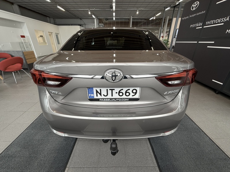 Toyota Avensis vaihtoauto