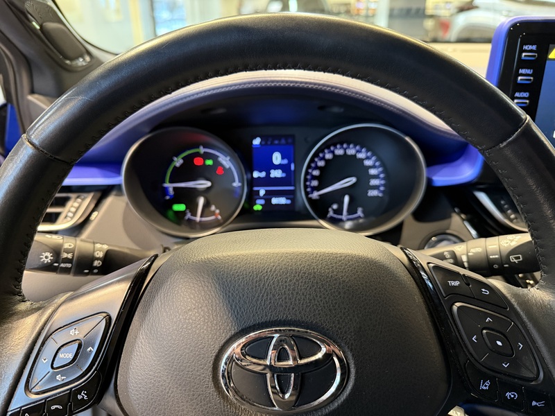 Toyota C-HR vaihtoauto