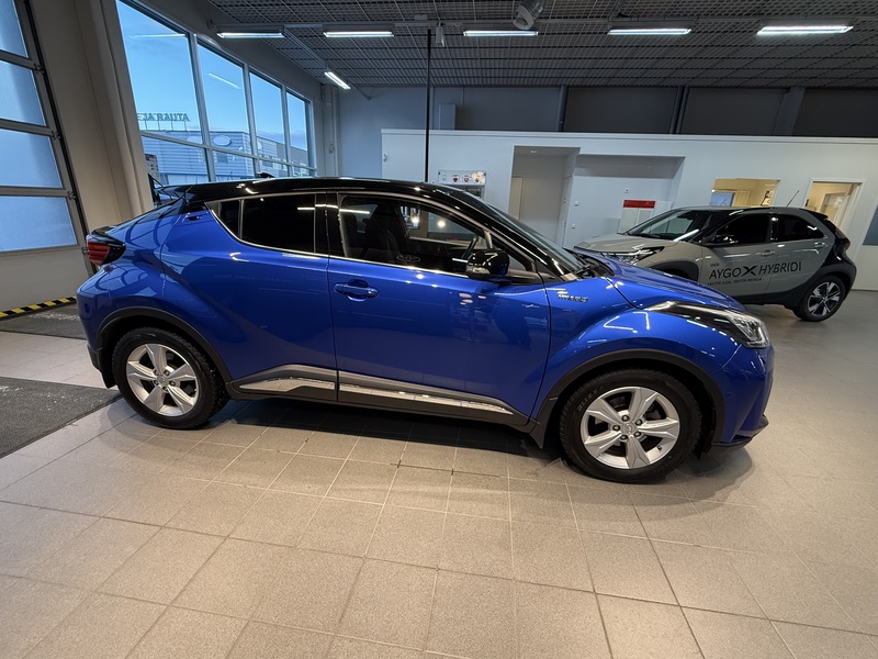 Toyota C-HR vaihtoauto