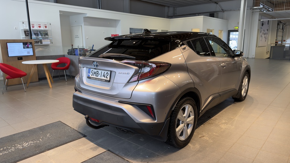 Toyota C-HR vaihtoauto