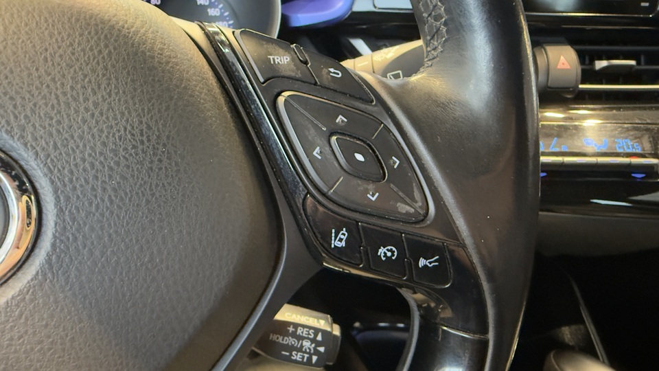 Toyota C-HR vaihtoauto