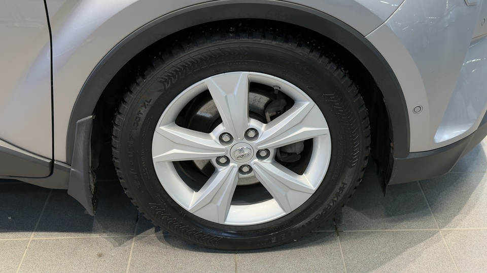 Toyota C-HR vaihtoauto