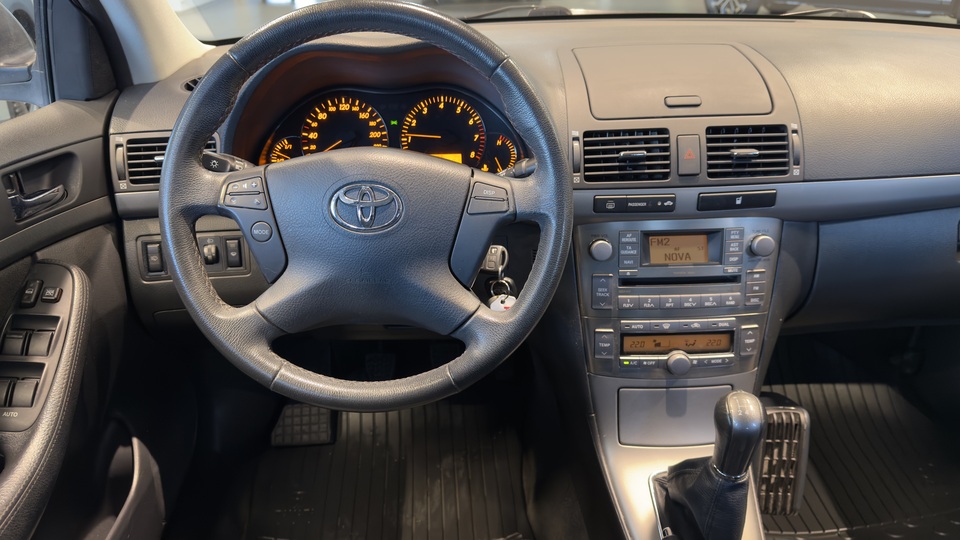 Toyota Avensis vaihtoauto