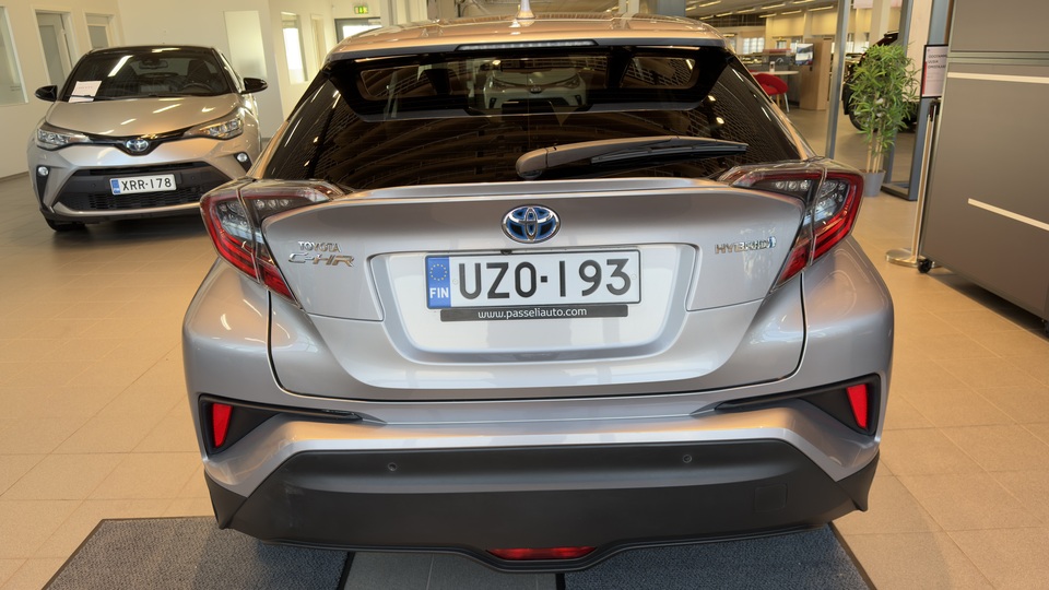 Toyota C-HR vaihtoauto