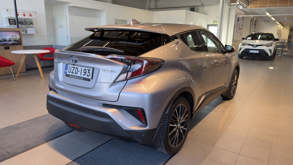 Toyota C-HR vaihtoauto