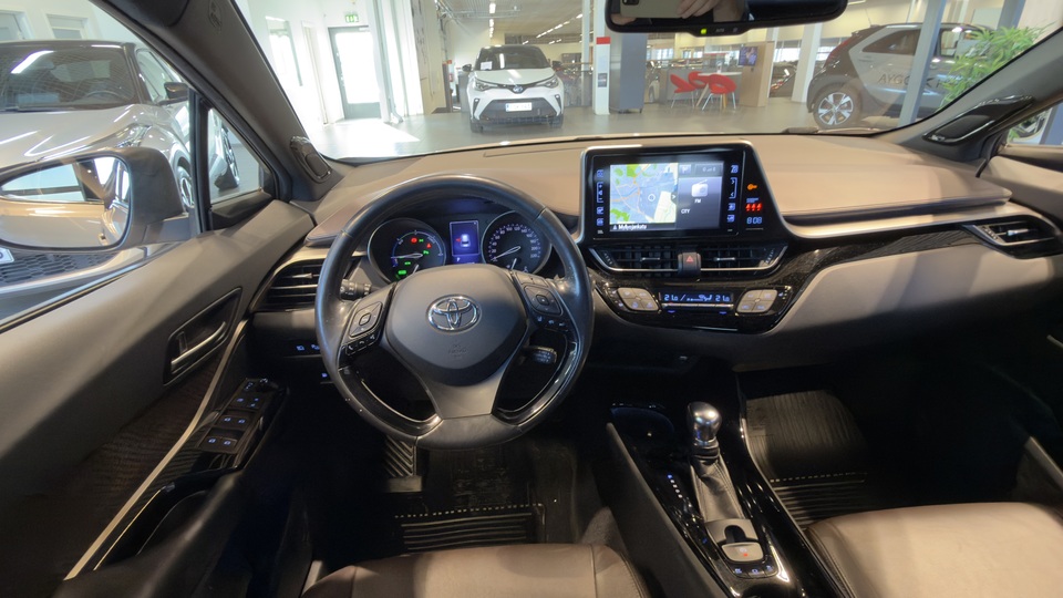 Toyota C-HR vaihtoauto