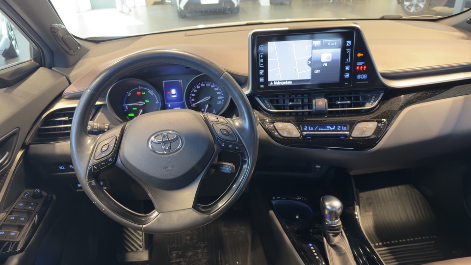 Toyota C-HR vaihtoauto