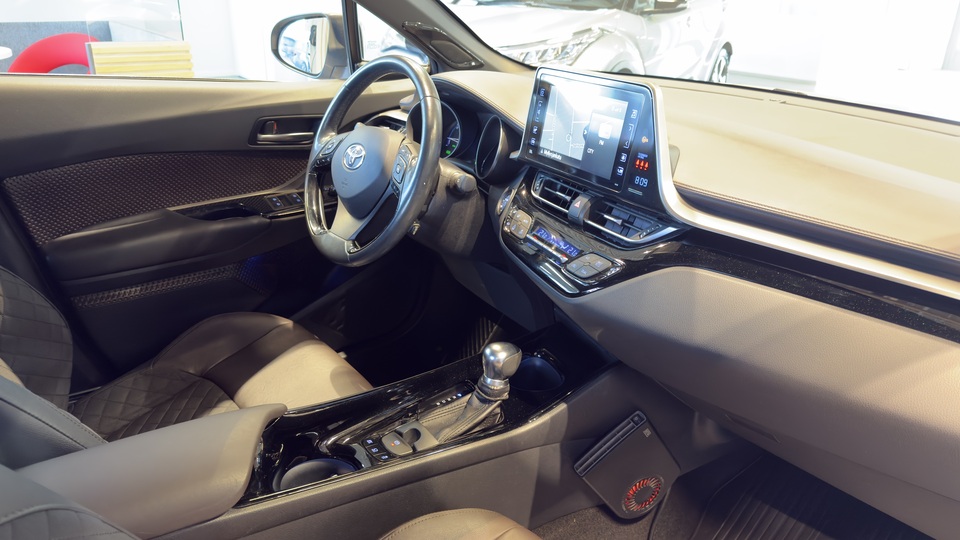 Toyota C-HR vaihtoauto