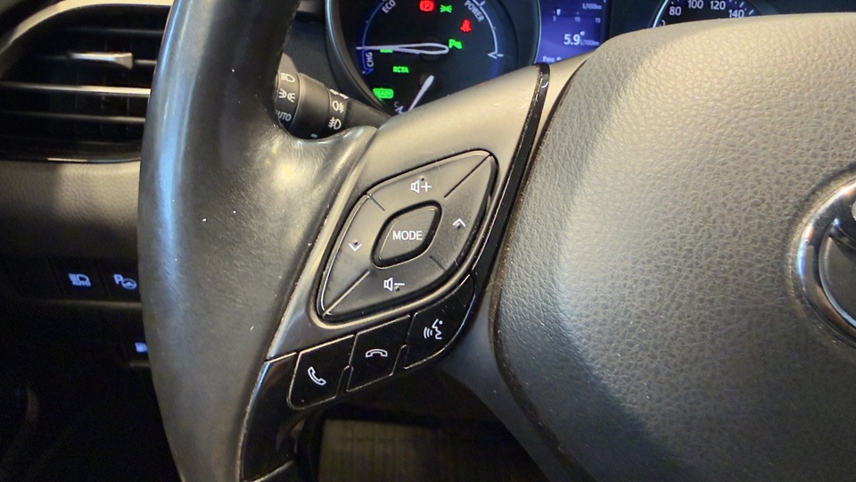 Toyota C-HR vaihtoauto