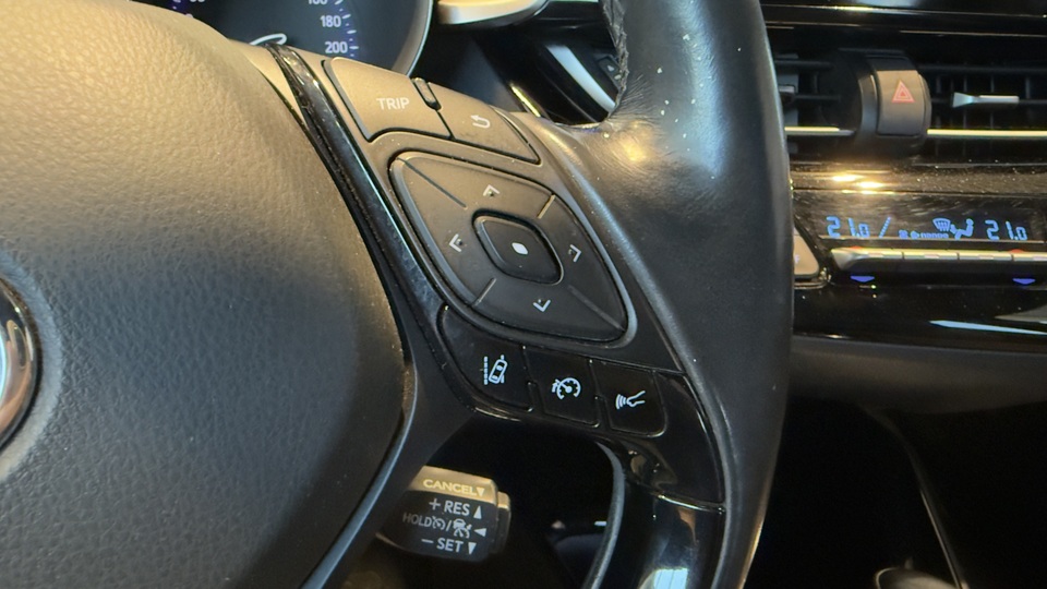 Toyota C-HR vaihtoauto