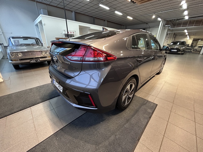 Hyundai IONIQ hybrid vaihtoauto