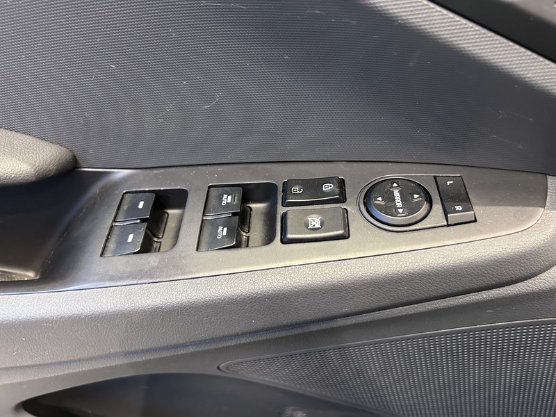 Hyundai IONIQ hybrid vaihtoauto