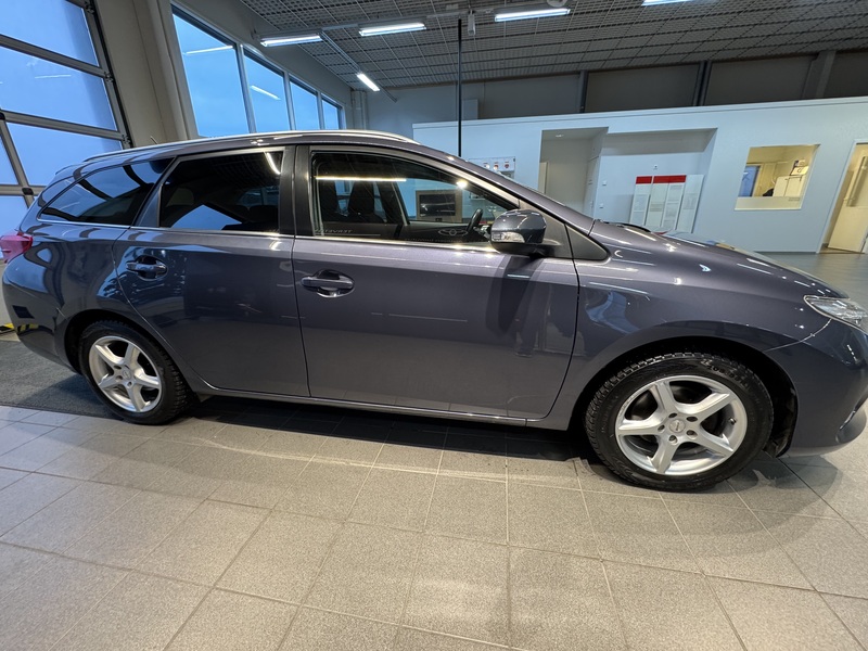 Toyota Auris vaihtoauto