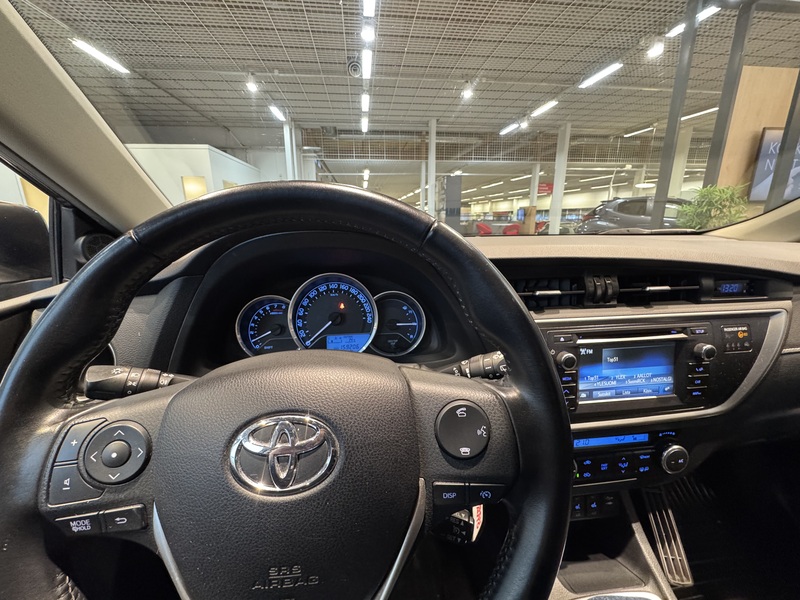 Toyota Auris vaihtoauto