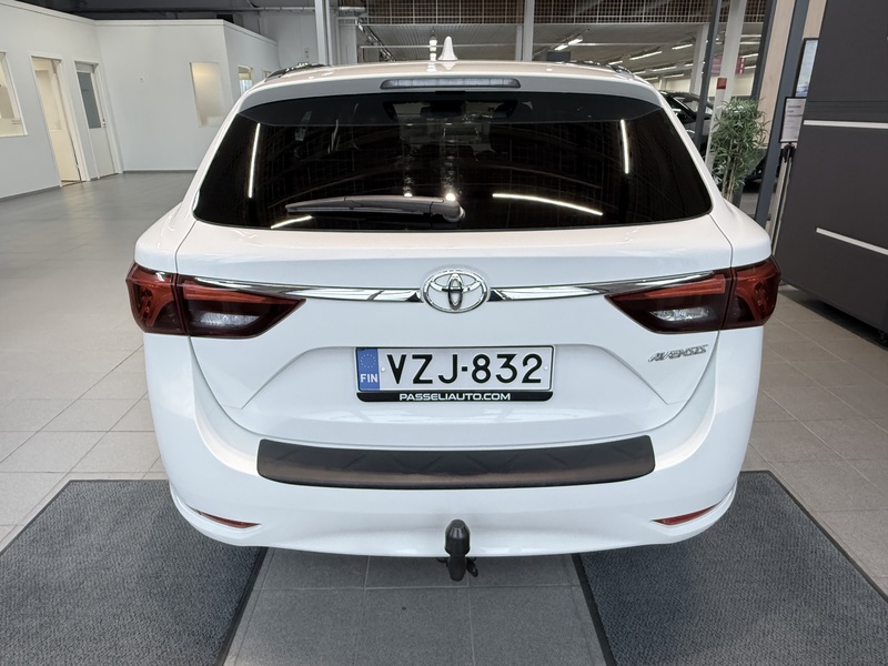 Toyota Avensis vaihtoauto