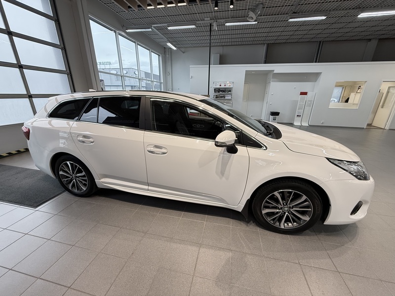 Toyota Avensis vaihtoauto