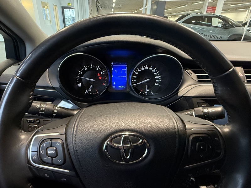 Toyota Avensis vaihtoauto