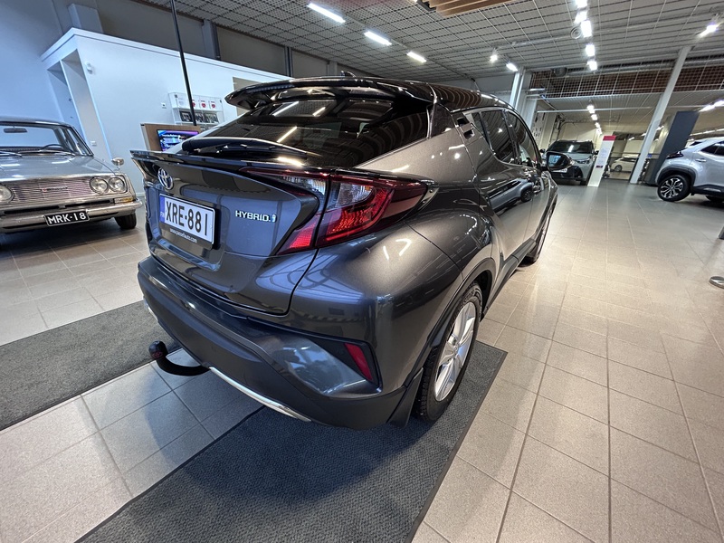 Toyota C-HR vaihtoauto