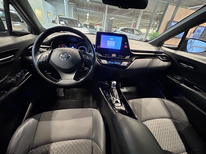 Toyota C-HR vaihtoauto