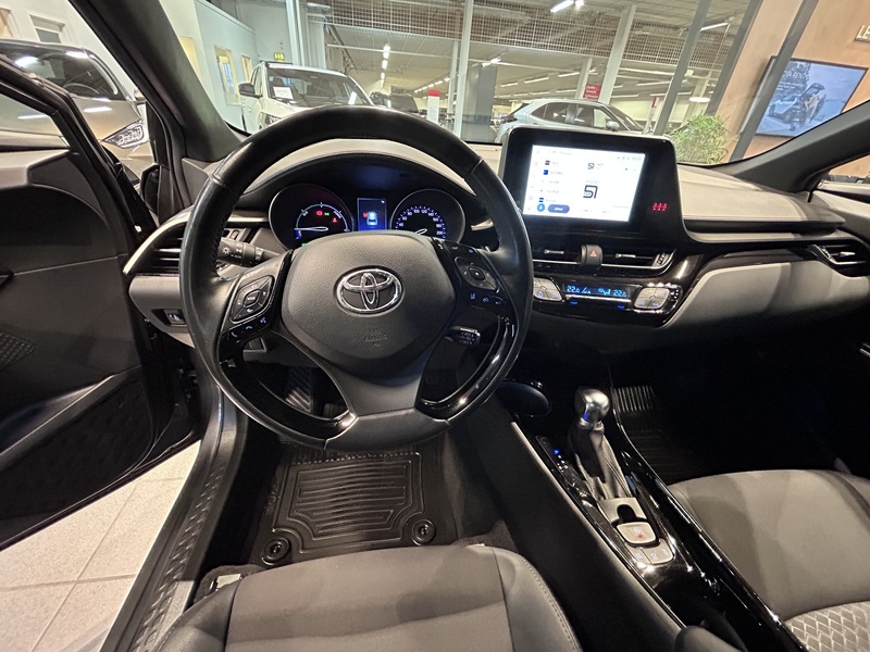 Toyota C-HR vaihtoauto