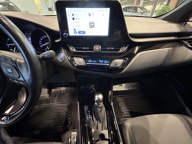 Toyota C-HR vaihtoauto