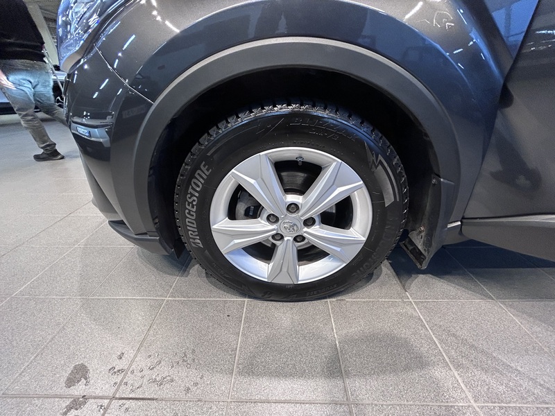 Toyota C-HR vaihtoauto