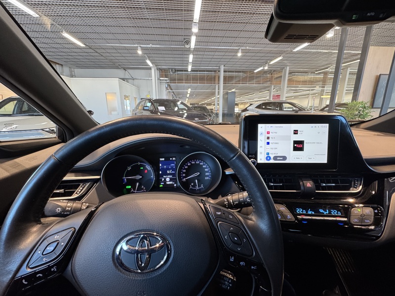 Toyota C-HR vaihtoauto