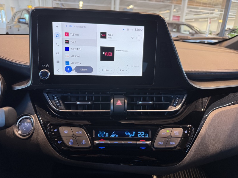 Toyota C-HR vaihtoauto