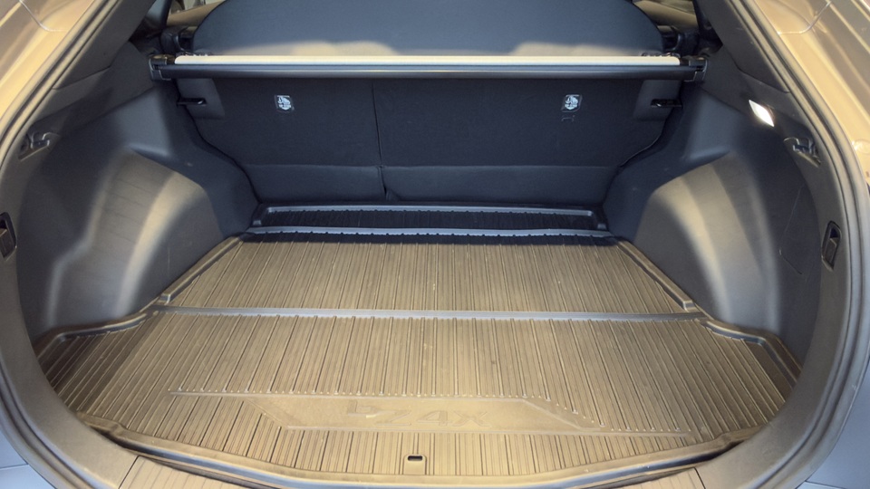 Toyota bZ4X vaihtoauto