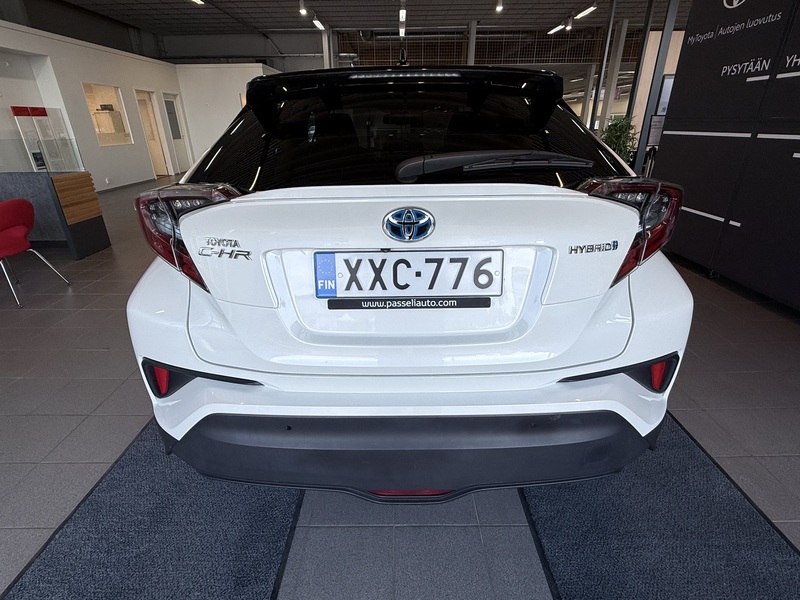 Toyota C-HR vaihtoauto