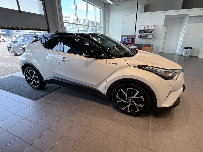 Toyota C-HR vaihtoauto