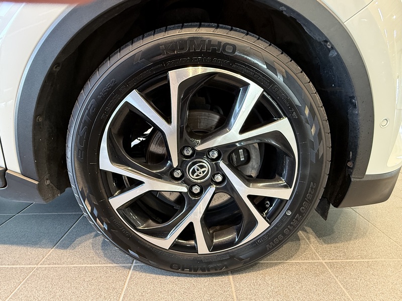 Toyota C-HR vaihtoauto