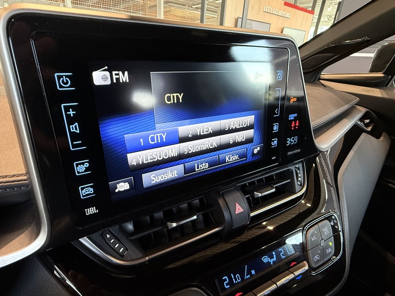 Toyota C-HR vaihtoauto